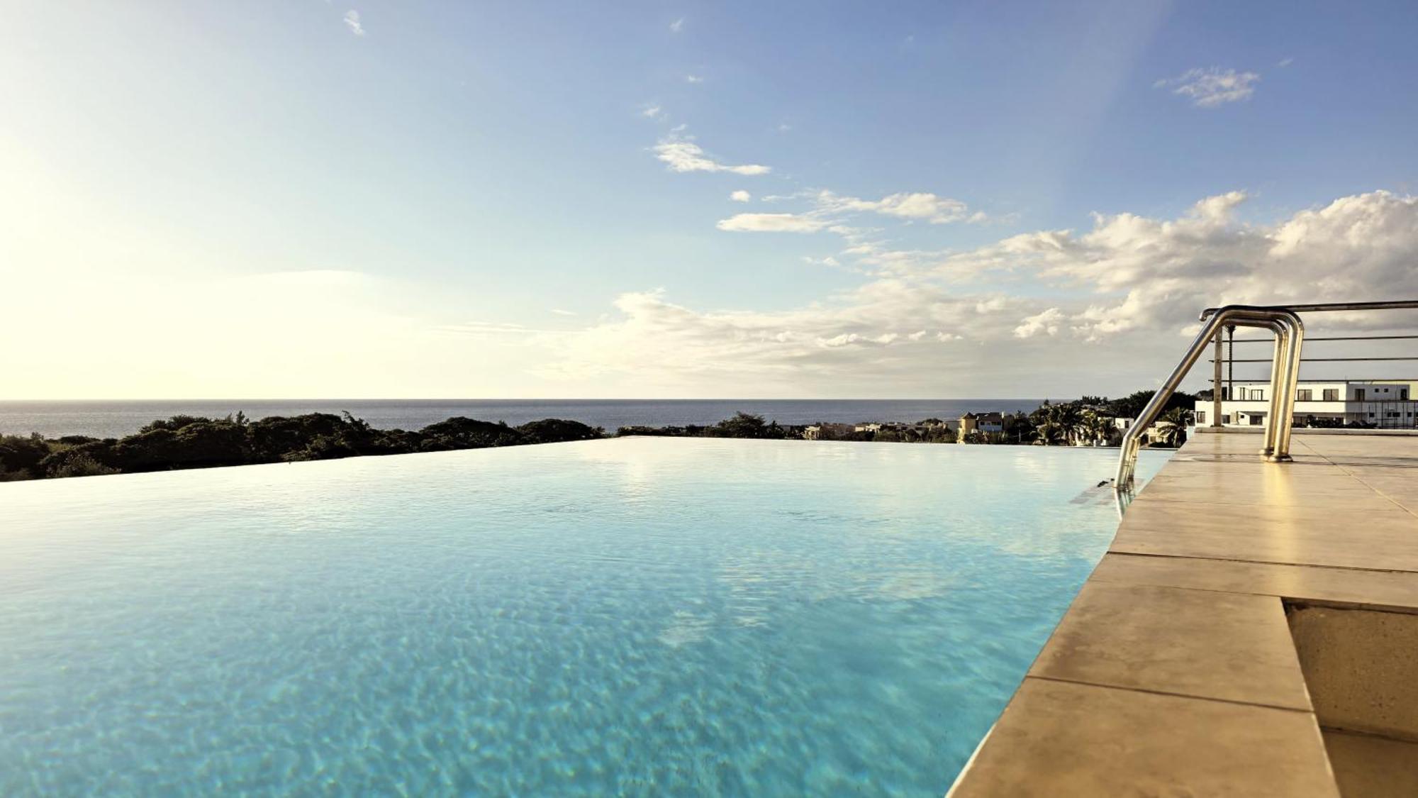 Flic-en-FlacqLuxury Penthouse With Infinity Pool & Stunning Sea Viewアパートメント エクステリア 写真